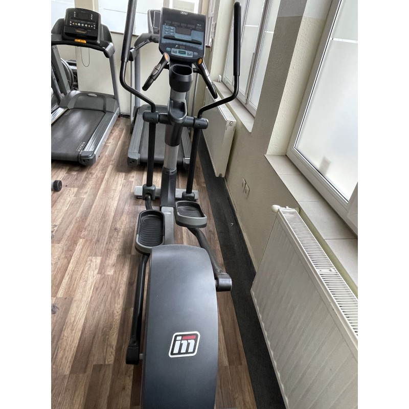 RE700 használt edzőtermi elliptikus tréner