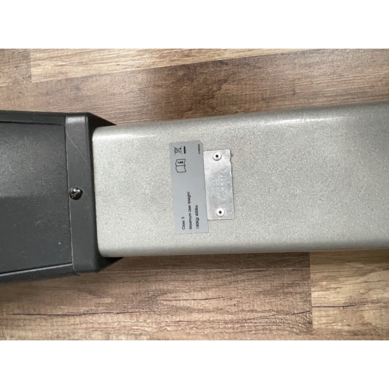 RE700 használt edzőtermi elliptikus tréner
