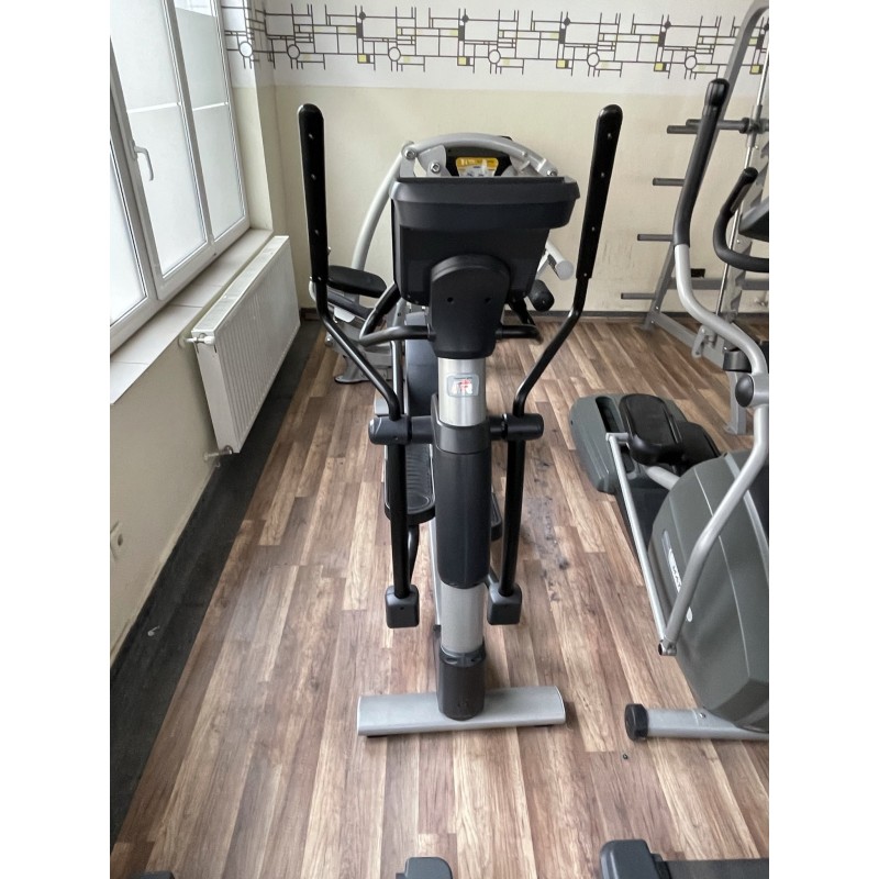 RE700 használt edzőtermi elliptikus tréner